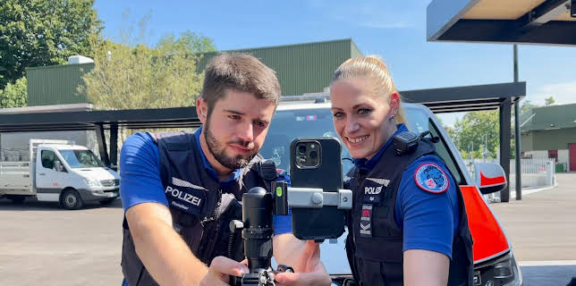 13:30: Influencer in Uniform - Polizei und Social Media | ZDFinfo | 12/4 2025