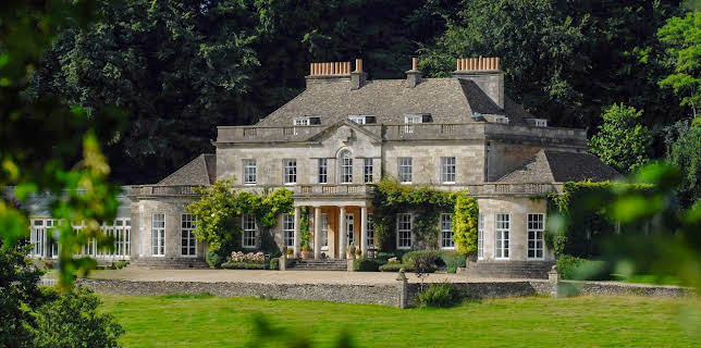 6:00 PM: Secrets of the Royal Palaces (S5 E2) (S5) | Channel 5 | 1/9 2026