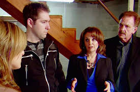 House Hunters: Volume 2: Two Families in One House