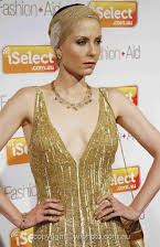 Kasia Stelmach som Hiker's Friend