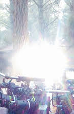 Augie Davis som Aziz