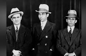 Mafias and Banks: The Age of the Pioneers