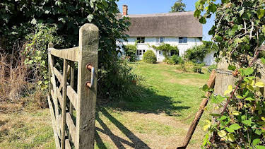 3:45 PM: Escape to the Country (S21) | BBC One Scotland | 11/14 2025