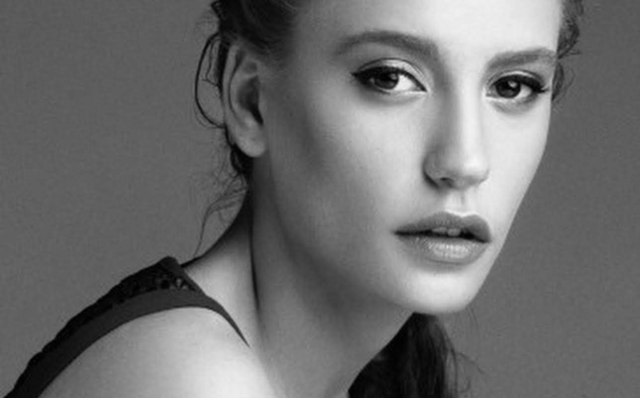Serenay Sarikaya