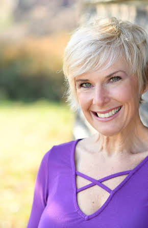 Laura Zollinhofer as Police Officer