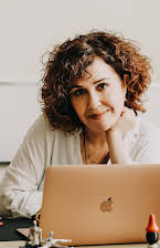 Zeynep Özbatur Atakan som Director