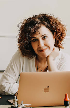 Zeynep Özbatur Atakan as Director