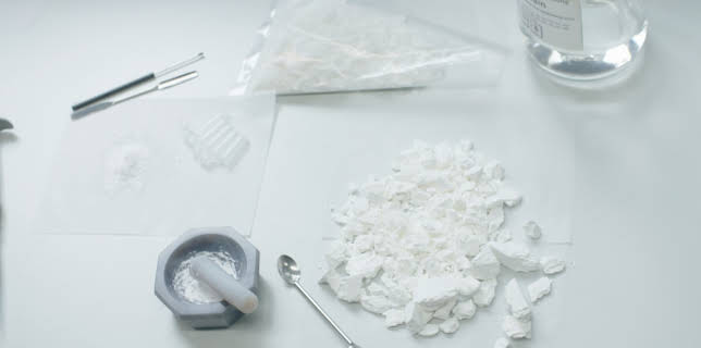 12:00: Kokain für Deutschland - Koksen, Dealen, Schmuggeln | ZDFinfo | 10/28 2025