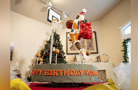 Holiday Cookie Builds, Season 1: Slam-Dunking Santa