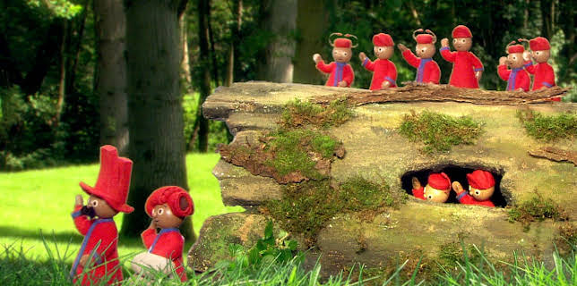 11:00: Drømmehagen: Konglebarna i Tomlingenes bukser | NRK Super | 11/29 2025