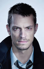 Joel Kinnaman como 