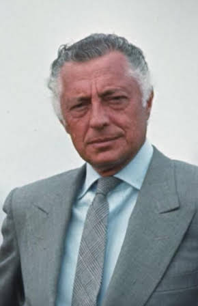 Gianni Agnelli as 