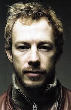 Kris Holden-Ried som Anton