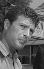 Sheridan Comerate als Bob Moons