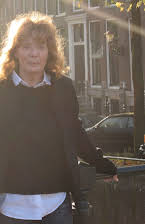 Glynis Murray som Director