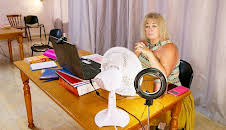 Bargain-Loving Brits in the Sun (S9 E26)