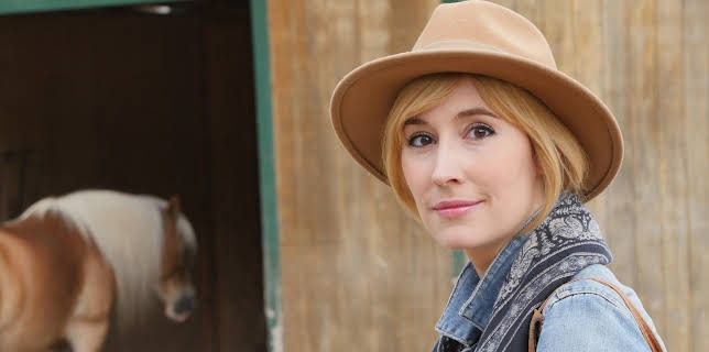 08:05: Baggage Battles (S5 E10) (S5) | Discovery Channel | 12/16 2025