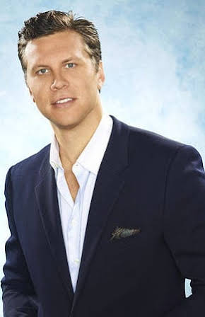 Hayes MacArthur as Ron