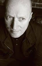 Adrian Edmondson som 