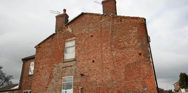 11:00 AM: DIY SOS (S22 E3) (S22) | W | 1/8 2026