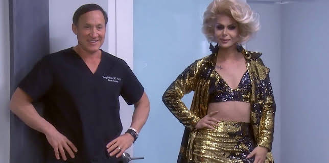 00:55: Verpfuscht - Ein Fall für die Beauty-Docs | Sixx | 1/10 2026