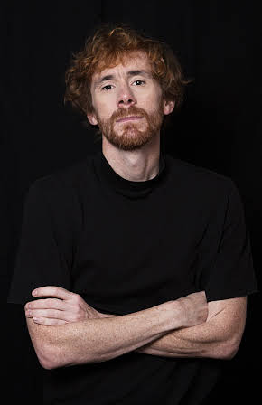 Daniel Pérez Prada as Carlos