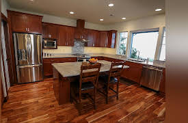 Beach Hunters, Season 1: Hunting For a New Start