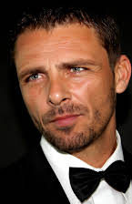 Luis Mottola como Ernesto