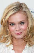 Sara Paxton como 