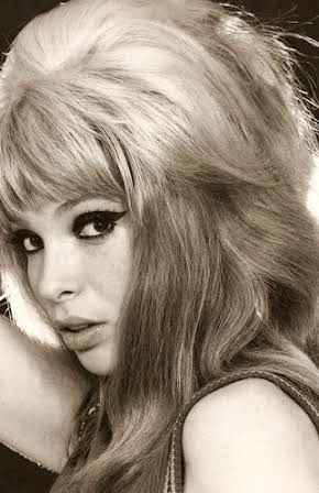 Thelma Tixou as 