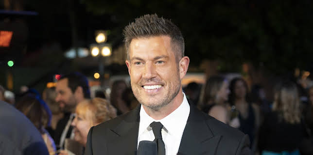 06:45: Ungkaren senior (S1 E10) (S1) | FEM | 11/10 2025