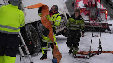18:00: Ice Road Rescue (S1 E10) (S1) | National Geographic | 9/15 2026