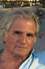 Nick Hardin como Hostage Negotiator