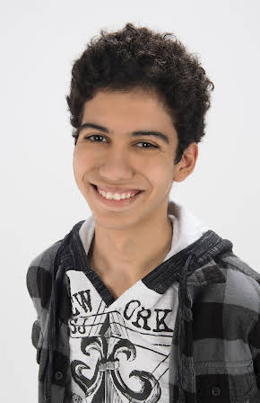 Vinicius Damasceno as 