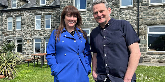 3:00 PM: Four in a Bed | Channel 4 | 12/29 2025