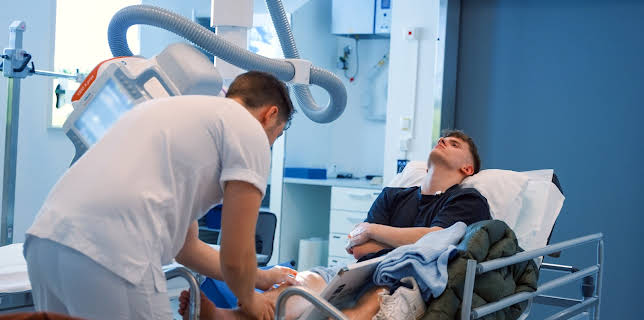 21:25: Akutmottagningen Norge (S1 E7) (S1) | Kanal 5 | 2/26 2026