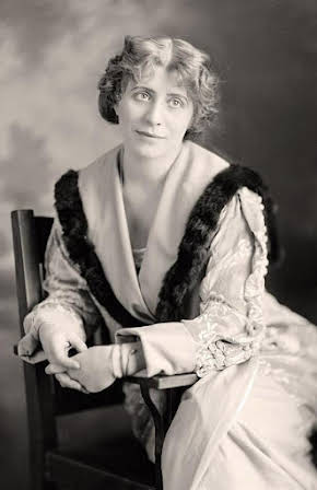 Blanche Yurka as Louise Dauphin