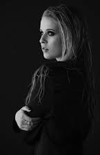 Caroline Sunshine como 