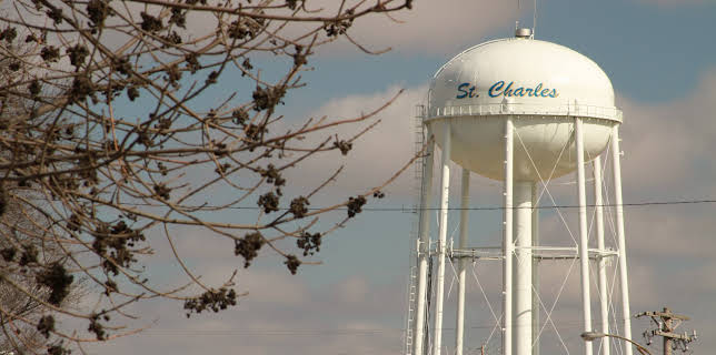 02:00: Min nabo er morder (S5 E3) (S5) | FEM | 11/20 2025