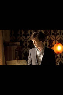 01:26: Sherlock (T1): Ep.1 Estudio en rosa | COSMO | 4/5 2026