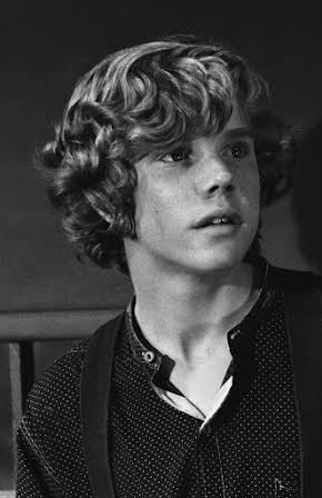 Eric Shea as Booton MacAvoy