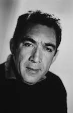 Anthony Quinn como 