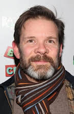 Thomas Jay Ryan como Spec Hammond