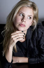 Julie Zangenberg som 