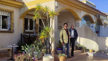 8:55 AM: A Place in the Sun | More 4 | 10/25 2026
