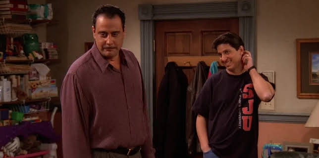 13:45: Alle elsker Raymond (S1 E22) (S1) | TV3 | 2/4 2026