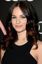 Alexis Knapp as 
