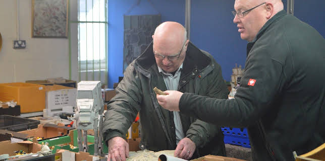 14:15: På skattejakt i Yorkshire: Leiketøy, dokker og teddybjørnar | NRK 2 | 1/23 2026