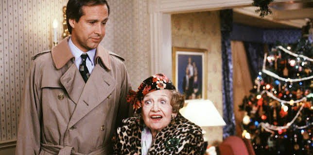 22:00: Ett päron till farsa firar jul | Kanal 9 | 11/5 2025