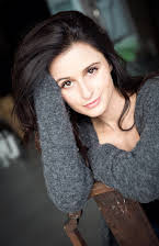 Melanie Papalia als 